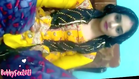 Amateur teen fucks her husband's pizza delivery driver