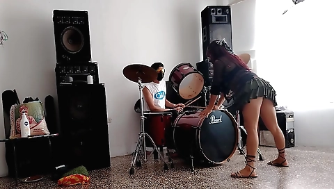 Hot solo female shows her ass in amateur solo video