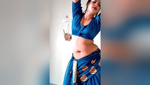 Indian slut has a good time sucking and getting cum on her body