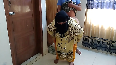 Indian big ass beauty shows her ass and lips on webcam