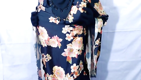 Indian housewife gets naked and fucks her neighbor