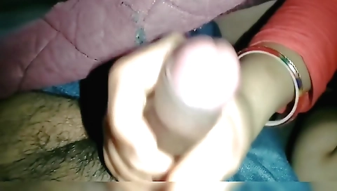 Handsome guy doing amateur handjob with a hot brunette