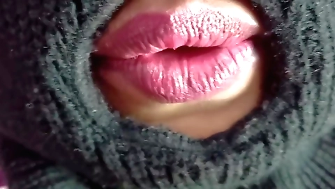 Indian amateur porn clip shows a beautiful chick in a sexy dress