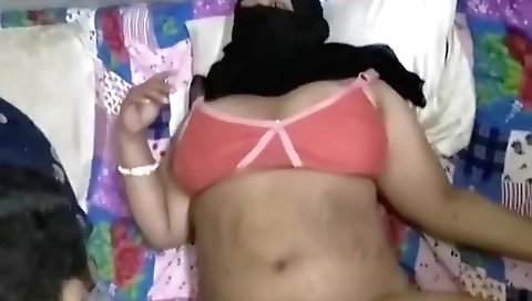 Indian slut with sexy hair and hairy pussy has sex
