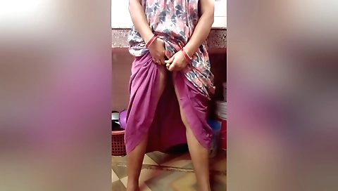 Hot sexy kitu bhabhi took out the water from the roof