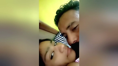 Hot brunette video shows her pussy and lips on camera